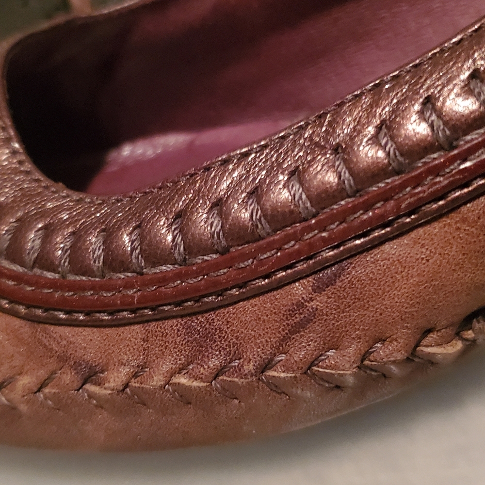 Indigo by Clark's brownw iridescent details